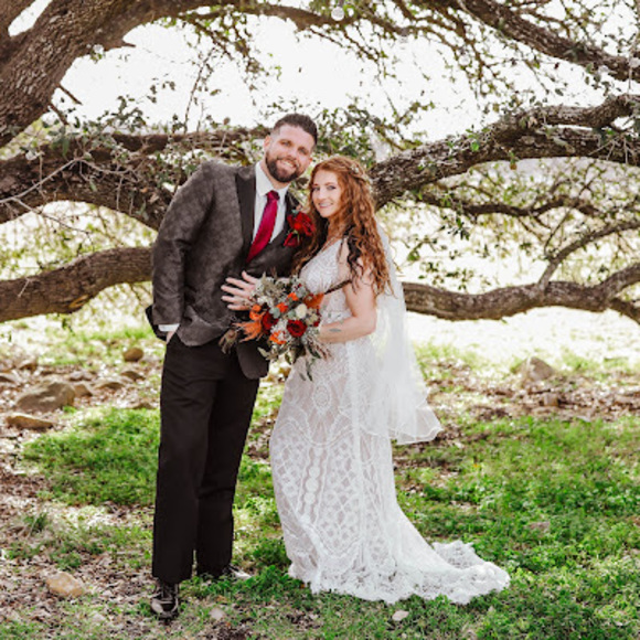 Meet your Posher, Alyssa - Picture 1 of 1